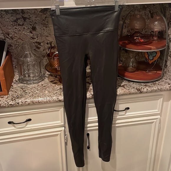 SPANX Faux Leather Pebbled Leggings - Picture 6 of 12